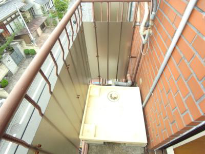 バルコニー　写真は３０３号室