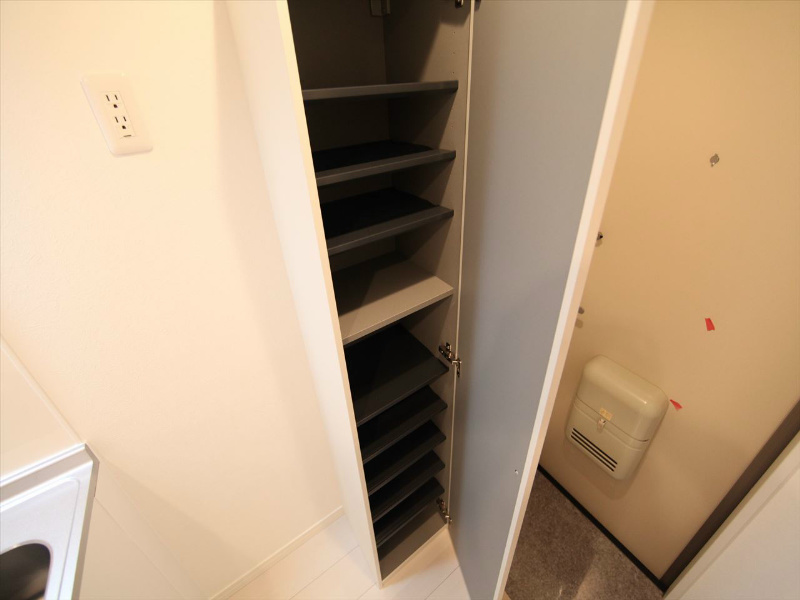 玄関　玄関　シューズボックス付（収納充実してます）