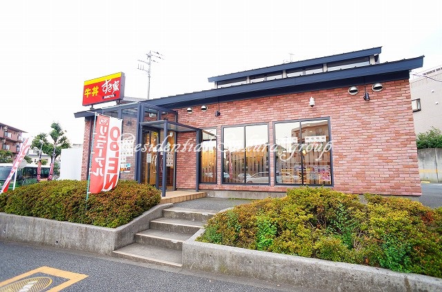 飲食店　すき家 センター北店（飲食店）まで182m