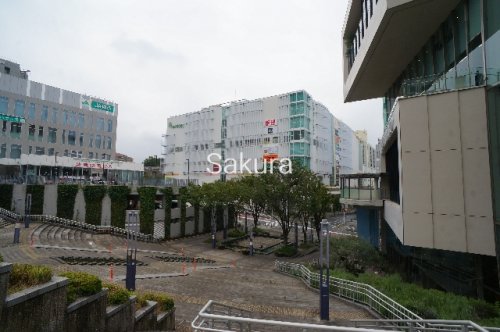 ショッピングセンター　港北ノースポートモール（ショッピングセンター）まで286m