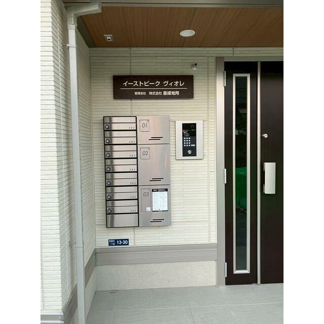 エントランス　オートロック付き。宅配ボックスあります。