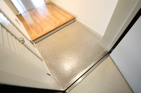 玄関　※別号室の写真です