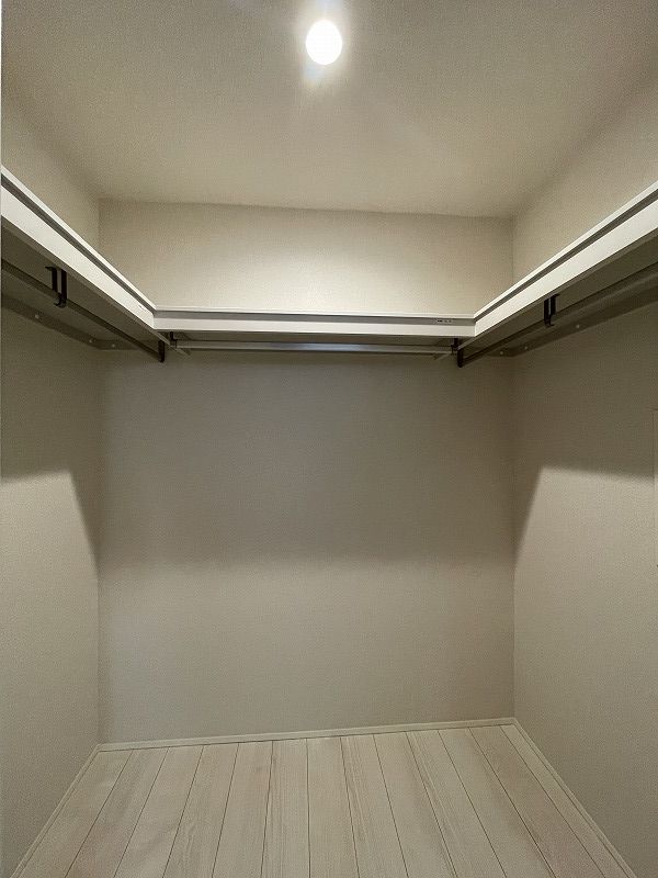 収納　たっぷり収納できるウォークインクローゼット！