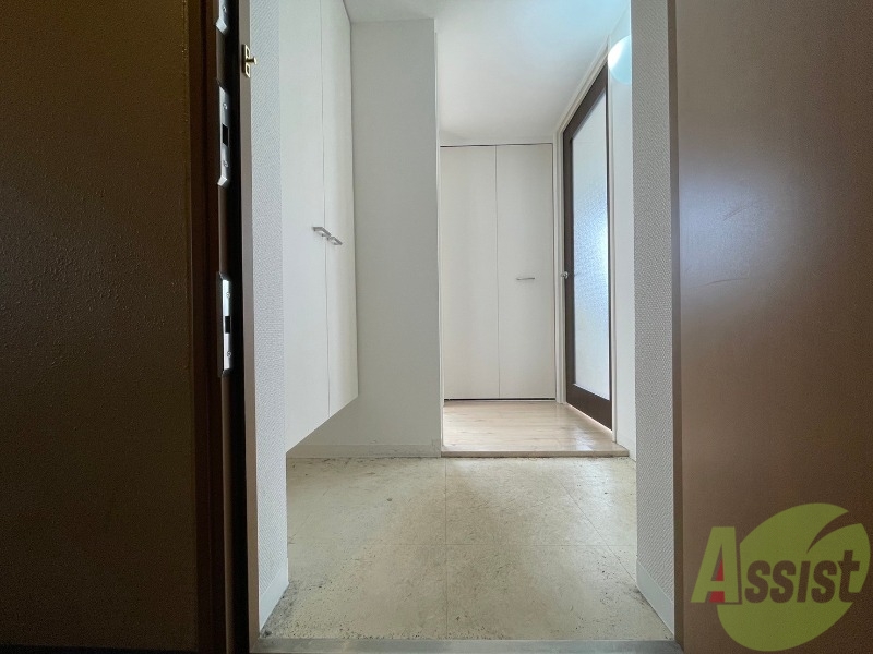 玄関　玄関の様子です。明るい印象ですね。気分もあがりそう。