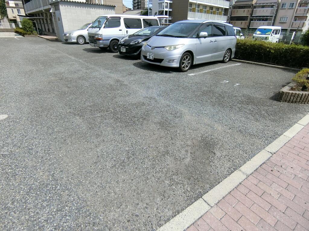 駐車場　駐車場枠8台有ります！空き確認はお問い合わせください☆