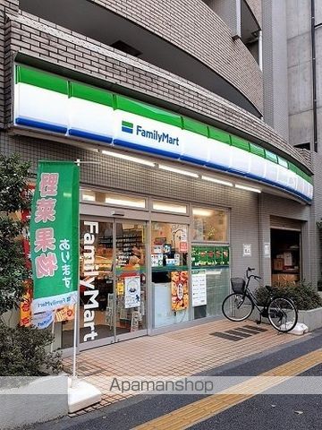 コンビニ　ファミリーマート板橋駅桜通り店（コンビニ）まで167m