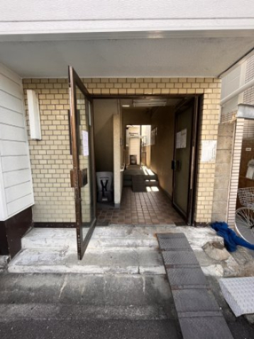 エントランス　建物の内部です