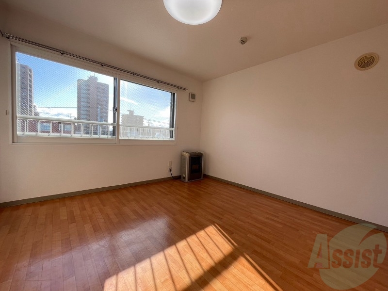 居室・リビング　広くてキレイなお部屋が広がっていて、充実した生活が送れそう。