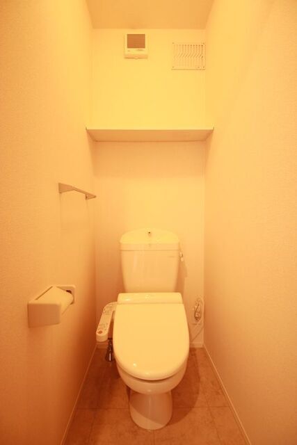 トイレ　※別室の参考写真の為、現況優先です。