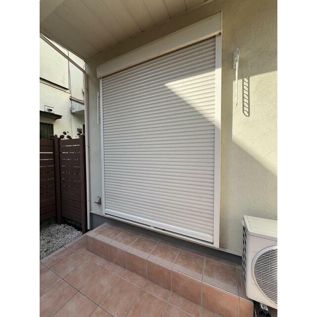 バルコニー　窓シャッター付き