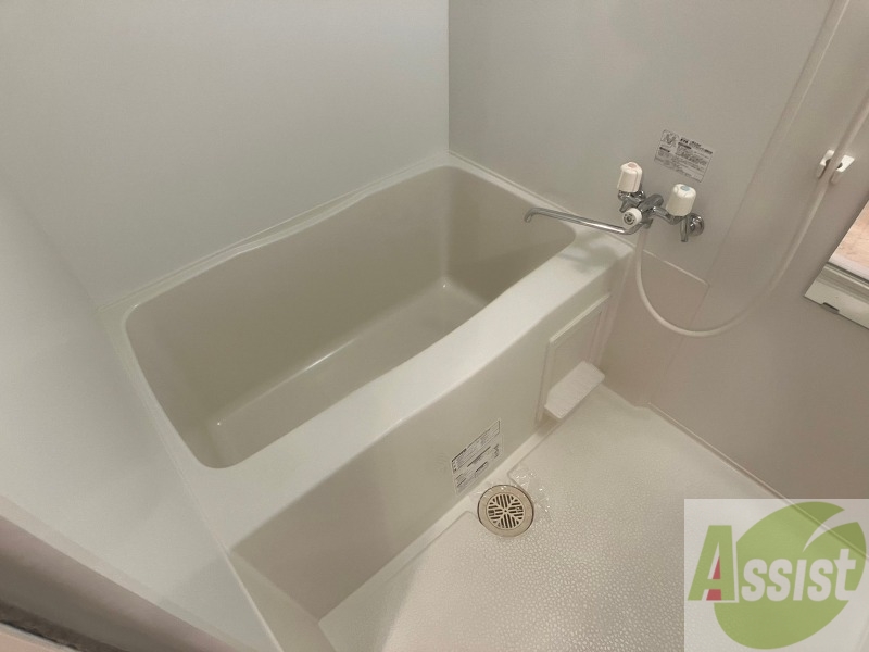 バス・シャワールーム　お風呂になります。一日の疲れを癒してくださいね。