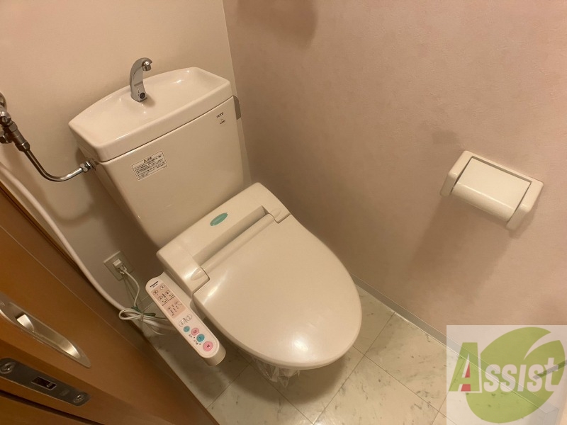 トイレ　シャワートイレになっているので快適です！