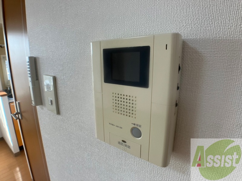 セキュリティ　モニタ付インターホンです。セキュリティ面も安心ですね！