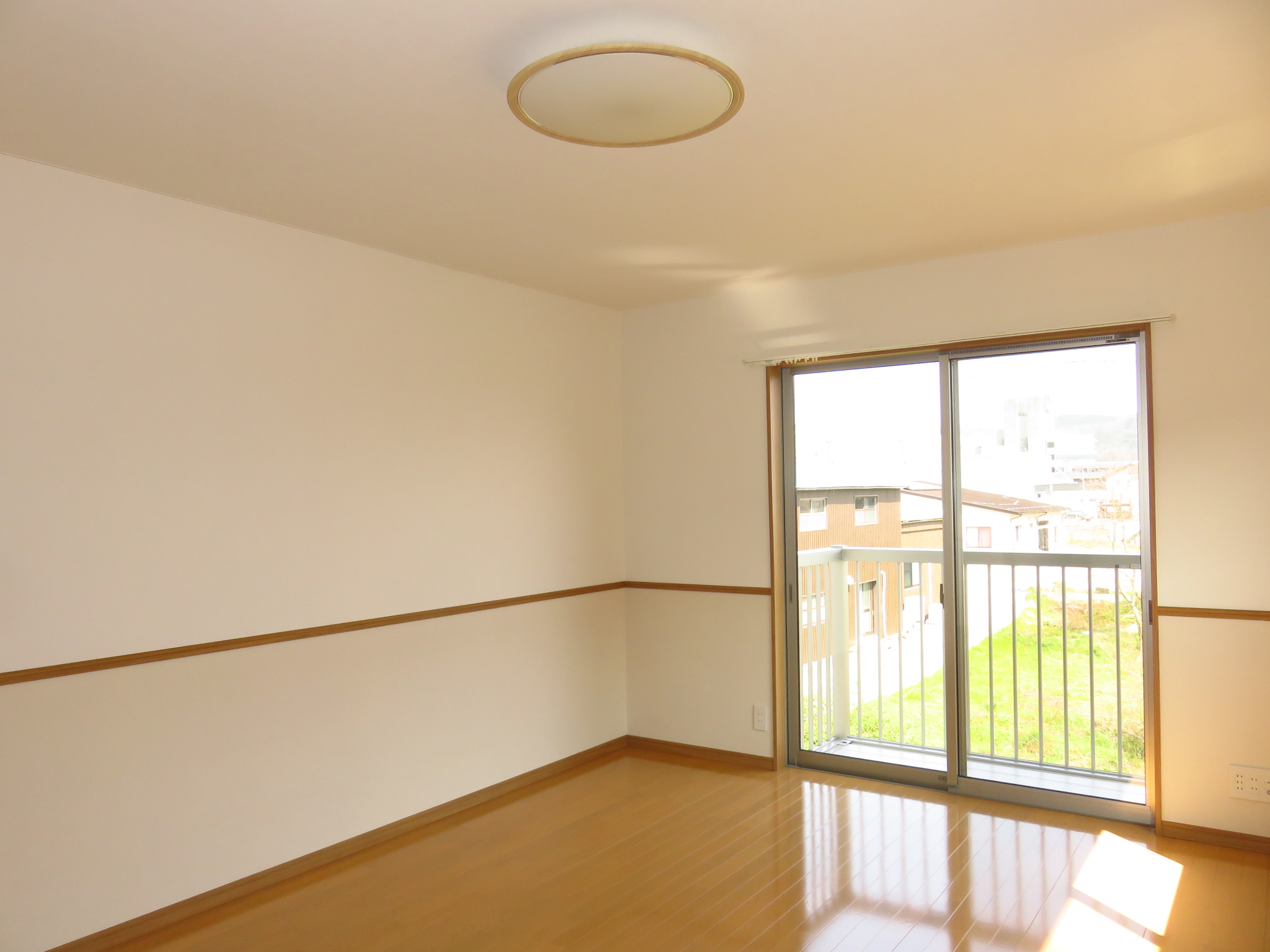 居室・リビング　鳥取環境大学生！平成３０年３月完成オール電化アパート！