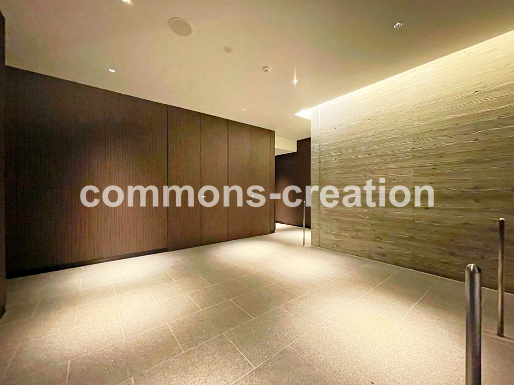 飲食店　スターバックスコーヒー青山骨董通り店（飲食店）まで154m