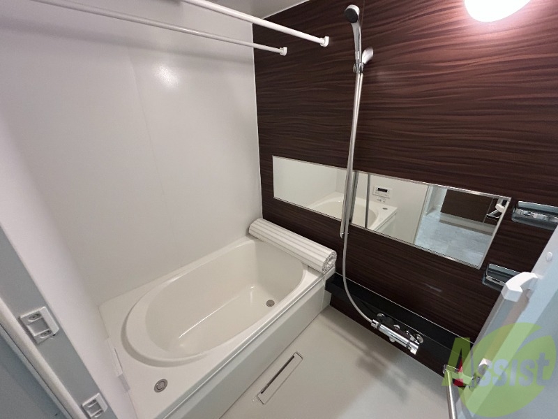 バス・シャワールーム　浴室乾燥の付いた使い勝手の良い綺麗な浴室です。