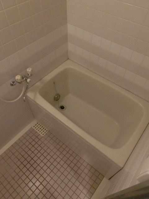 バス・シャワールーム　追い炊きも御座います。広めのバスルーム。