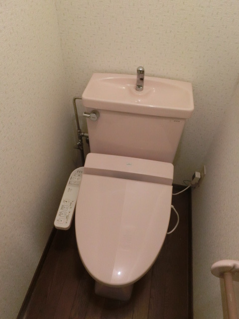 トイレ　シャワートイレも標準装備です。