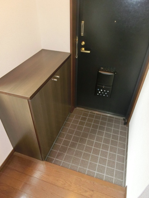 玄関　下駄箱も勿論完備の玄関スペース。