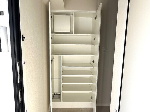 玄関　玄関　※同タイプ別部屋2025.12新築未入居時撮影