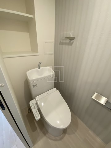 トイレ　シーズンフラッツ新町　温水洗浄便座