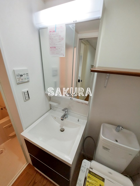 洗面設備　身支度に欠かせない独立洗面台♪