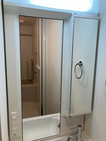 洗面設備　独立洗面化粧台付き