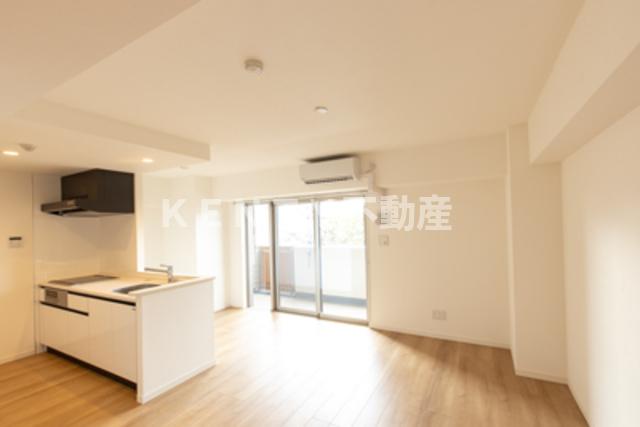 居室・リビング　こちらのリビングで趣味の時間をお楽しみください