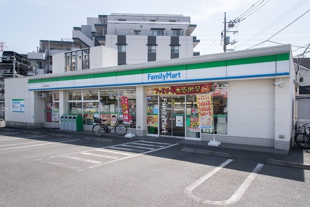 コンビニ　ファミリーマート日野甲州街道店（コンビニ）まで477m