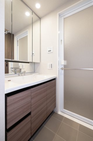 洗面設備　※写真は同タイプ住戸です。