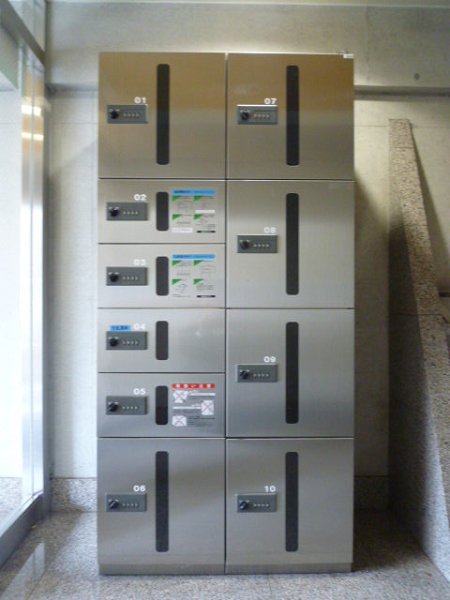 ロビー　宅配ロッカー