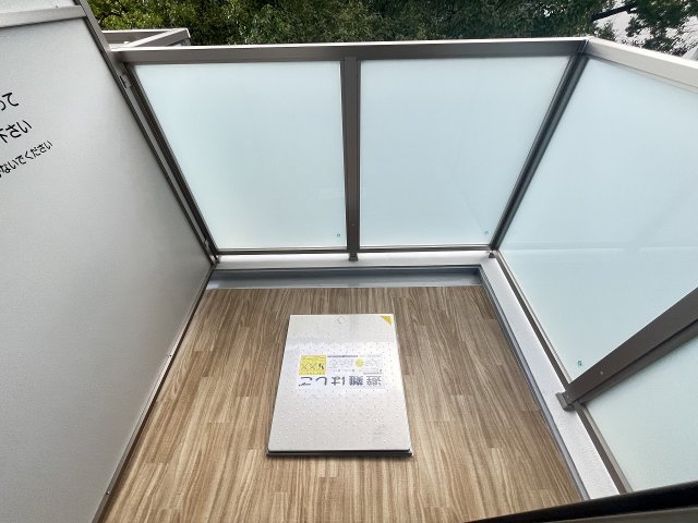 バルコニー　暖かな日差しのふりそそぐバルコニー