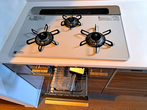 その他設備　３口ガスコンロ※前回募集時の写真２０２３年１０月撮影