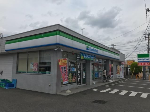 コンビニ　ファミリーマート（コンビニ）まで800m