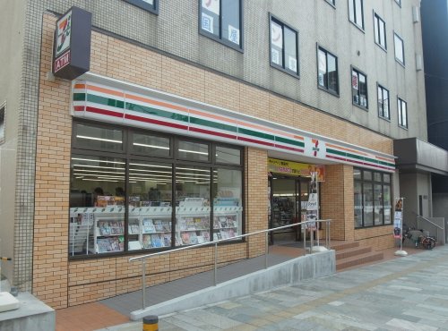 コンビニ　セブンイレブン 奈良三条町店（コンビニ）まで407m
