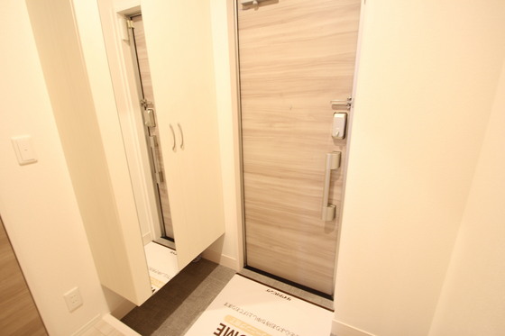 玄関　※別部屋の写真です