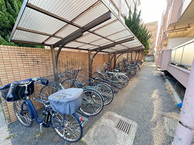 その他　敷地内に自転車置き場有