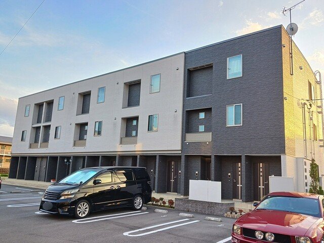 建物外観　落ち着いた雰囲気の外観です