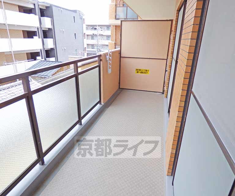 バルコニー　洗濯スペースも十分です。