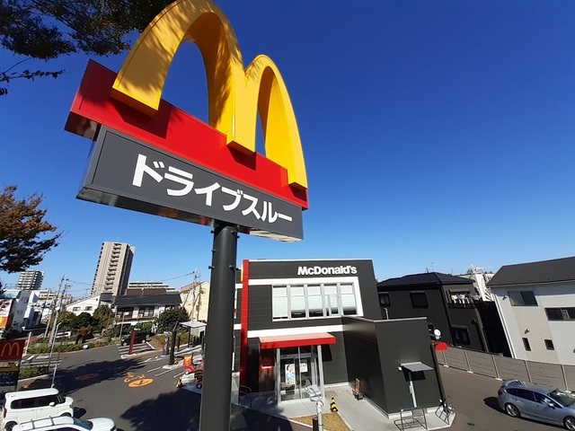 飲食店　マクドナルド１６号上鶴間店（飲食店）まで900m