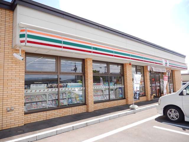 コンビニ　セブンイレブン（コンビニ）まで374m