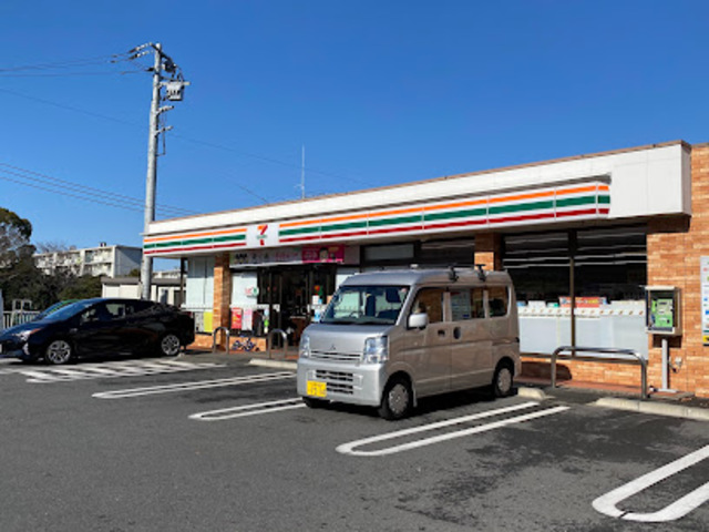 コンビニ　セブンイレブン多摩和田3丁目店（コンビニ）まで590m