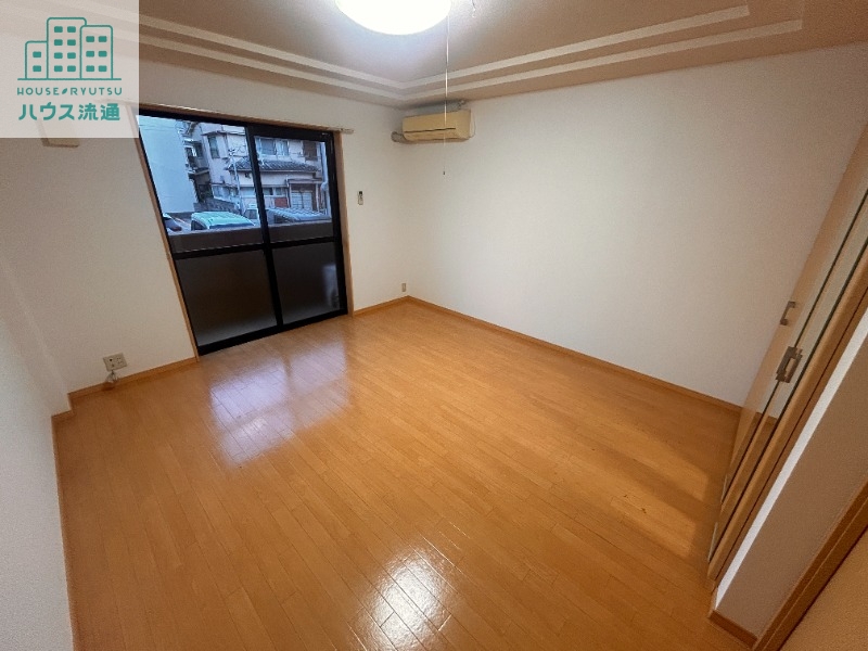 居室・リビング　別号室の写真になります。