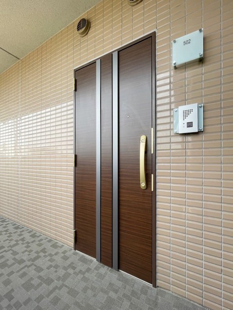 玄関　【玄関】玄関ドア