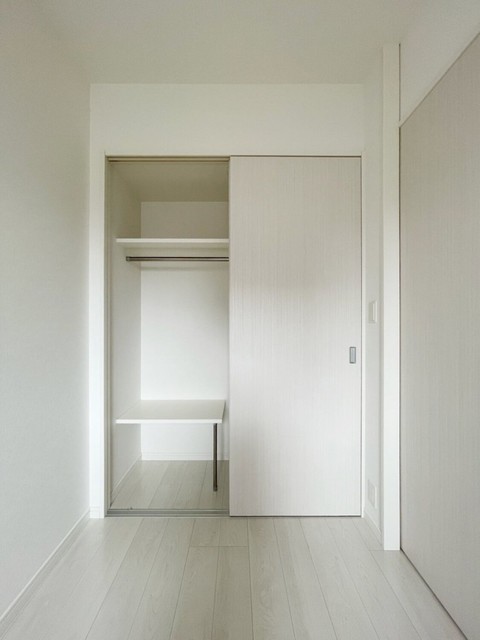 収納　【洋室】クローゼット