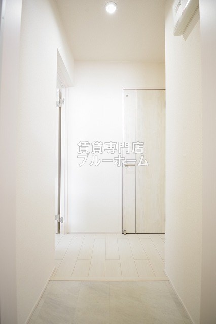 玄関　明るい玄関スペース！