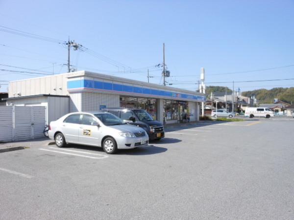 コンビニ　ローソン　外町（コンビニ）まで571m