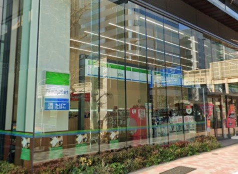 コンビニ　ファミリーマート　宝町店（コンビニ）まで301m