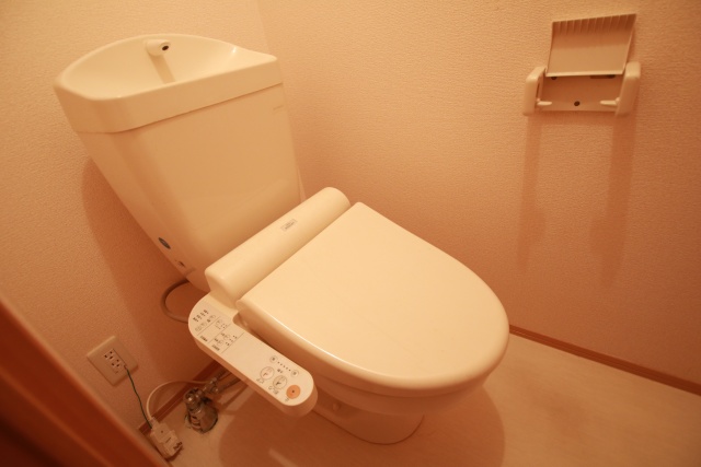 トイレ　※別室の参考写真の為、現況優先です。