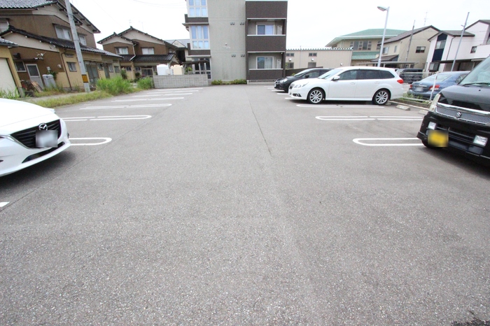 駐車場　2台目もお気軽にお問合せください♪